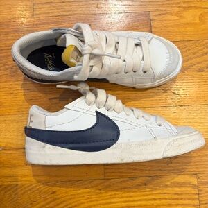 Nike Blazer Low '77 Jumbo Summit White/Sail/
Metallic Gold/Obsidian Size 7.5